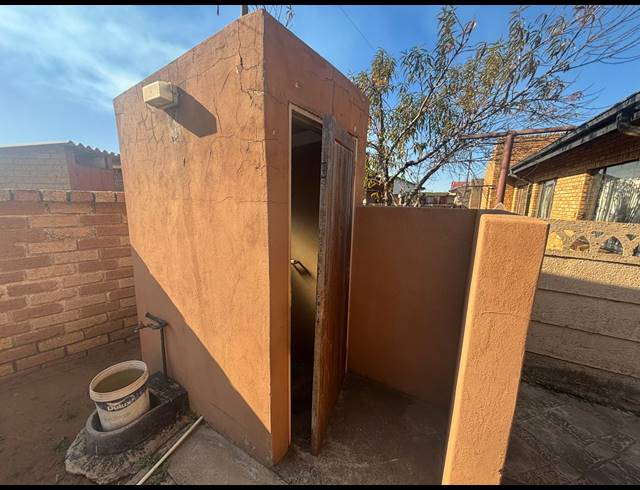 2 BEDROOM HOUSE FOR SALE IN SEBOKENG ZONE 6